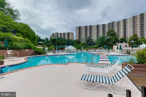 307 Yoakum Pkwy #222, Alexandria, VA 22304