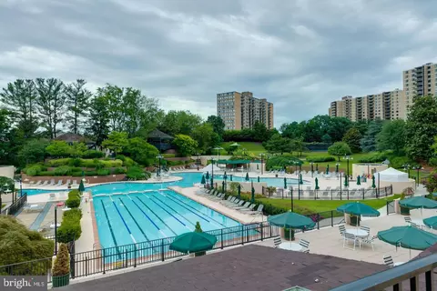 307 Yoakum Pkwy #222, Alexandria, VA 22304