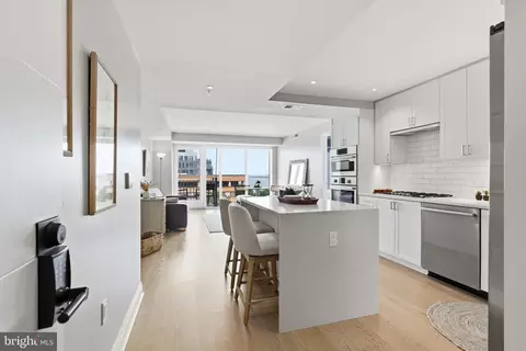 925 N Fairfax St #704, Alexandria, VA 22314