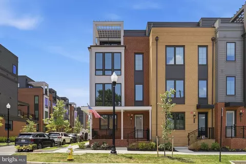 329 Calvert Ave, Alexandria, VA 22301