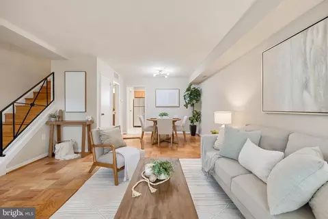 2312 N Dearing St, Alexandria, VA 22302