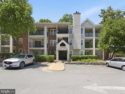 3303 Wyndham Cir #146, Alexandria, VA 22302