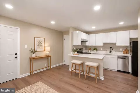 305 E Duncan Ave E #A, Alexandria, VA 22301