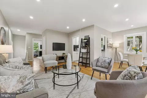 1024 Valley Dr, Alexandria, VA 22302