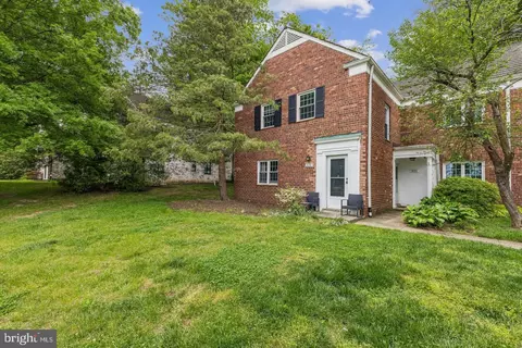 1024 Valley Dr, Alexandria, VA 22302
