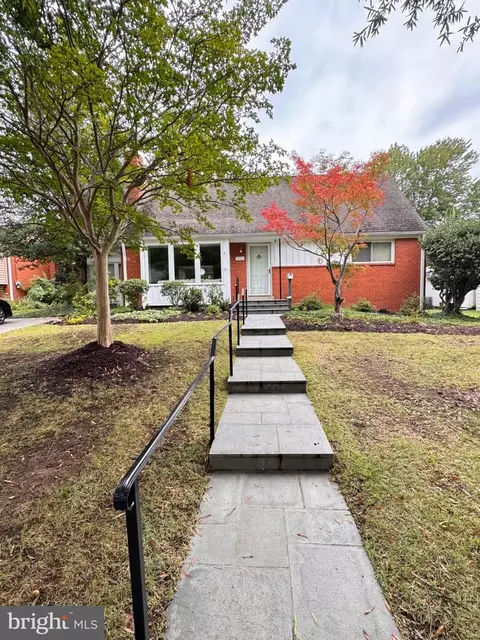 903 Peele Pl, Alexandria, VA 22304