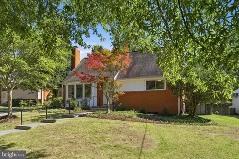 903 Peele Pl, Alexandria, VA 22304