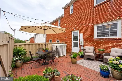 2306 N Dearing St, Alexandria, VA 22302