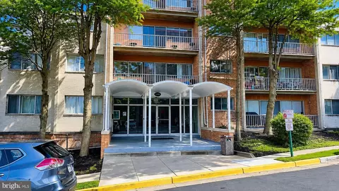 5801 Quantrell Ave #206, Alexandria, VA 22312