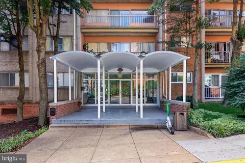 5801 Quantrell Ave #206, Alexandria, VA 22312