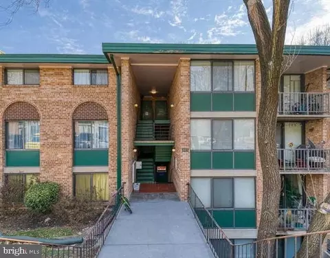 485 N Armistead St #T3, Alexandria, VA 22312