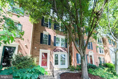 1405 Argall Pl, Alexandria, VA 22314
