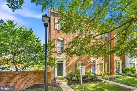 3831 Eisenhower Ave, Alexandria, VA 22304