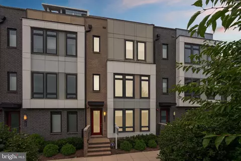 160 Ike Dr, Alexandria, VA 22314