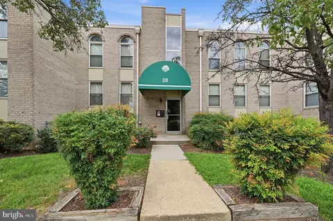 28 Canterbury Sq #302, Alexandria, VA 22304