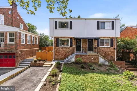 11 E Myrtle St #1/2, Alexandria, VA 22301