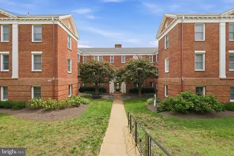 922 S Washington St #304, Alexandria, VA 22314