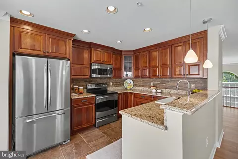 169 Martin Ln, Alexandria, VA 22304