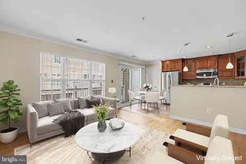 169 Martin Ln, Alexandria, VA 22304