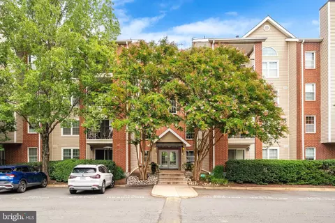3315 Wyndham Cir #4225, Alexandria, VA 22302