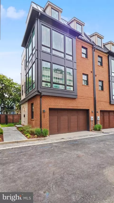 121 N West St, Alexandria, VA 22314