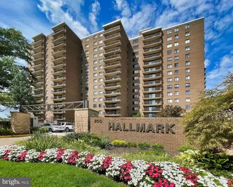 200 N Pickett St #813, Alexandria, VA 22304