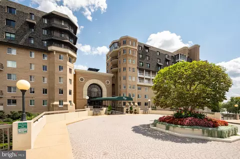 1250 S Washington St #416, Alexandria, VA 22314