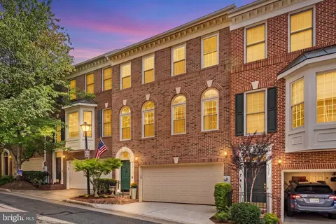4631 Knight Pl, Alexandria, VA 22311