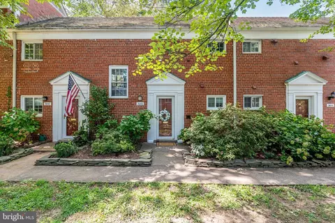 3642 Gunston Rd, Alexandria, VA 22302