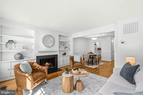 403 Old Town Ct, Alexandria, VA 22314