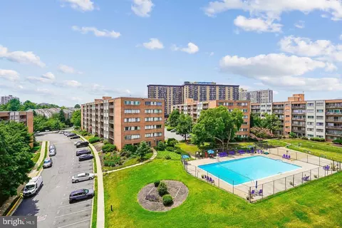 5801 Quantrell Ave #402, Alexandria, VA 22312