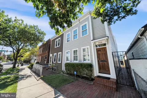 906 N Columbus St, Alexandria, VA 22314