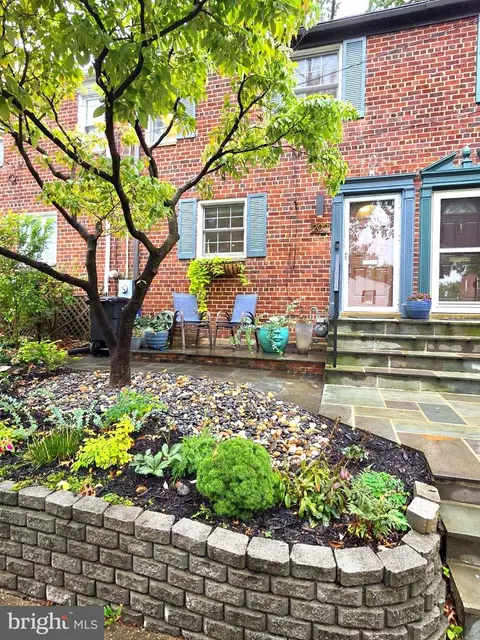 202 Gentry Ave, Alexandria, VA 22305