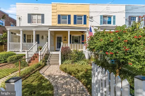 1722 Price St, Alexandria, VA 22301