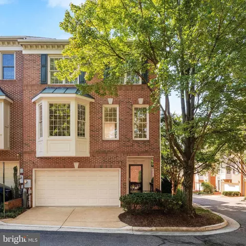 2505 Hunton Pl, Alexandria, VA 22311