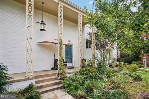 1600 Ripon Pl, Alexandria, VA 22302