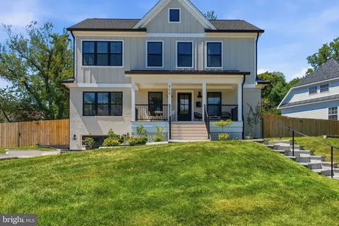 908 W Taylor Run Pkwy, Alexandria, VA 22302