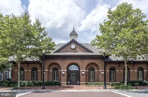 702 Rose Sq, Alexandria, VA 22314