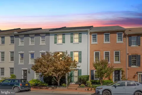 107 Pommander Walk, Alexandria, VA 22314