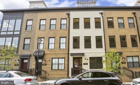 214 Canal Center Plz, Alexandria, VA 22314