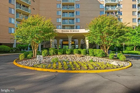 501 Slaters Ln #611, Alexandria, VA 22314