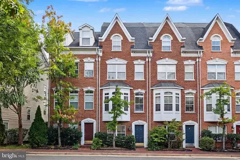204 Martin Ln, Alexandria, VA 22304
