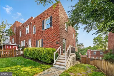 2935 Sycamore St, Alexandria, VA 22305