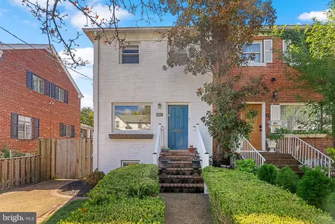 19 E Custis Ave #A, Alexandria, VA 22301