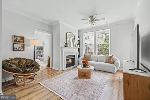 4950 Brenman Park Dr #203, Alexandria, VA 22304