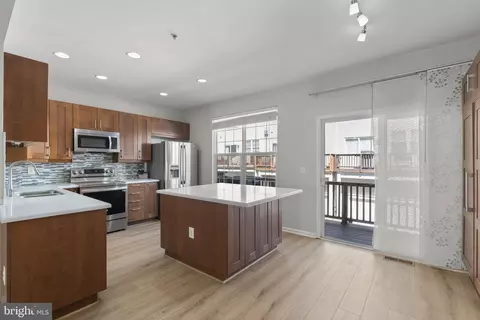 3819 Eisenhower Ave, Alexandria, VA 22304