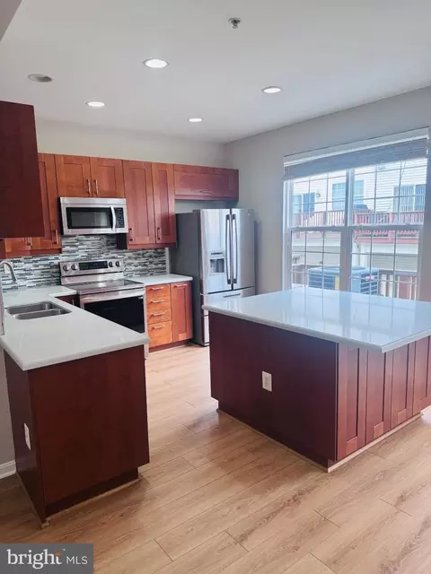 3819 Eisenhower Ave, Alexandria, VA 22304