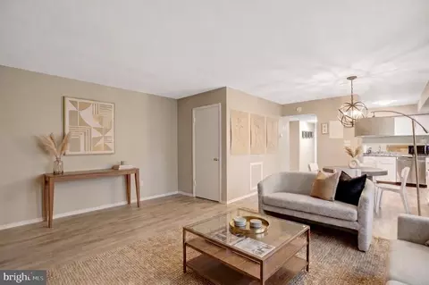 3200 S 28th St #204, Alexandria, VA 22302