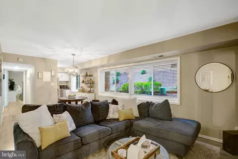 3200 S 28th St #204, Alexandria, VA 22302