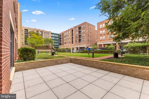1111 Oronoco #126, Alexandria, VA 22314